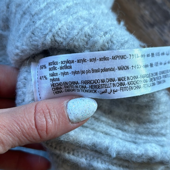 Zara Gray Fuzzy Sweater - Picture 3 of 3
